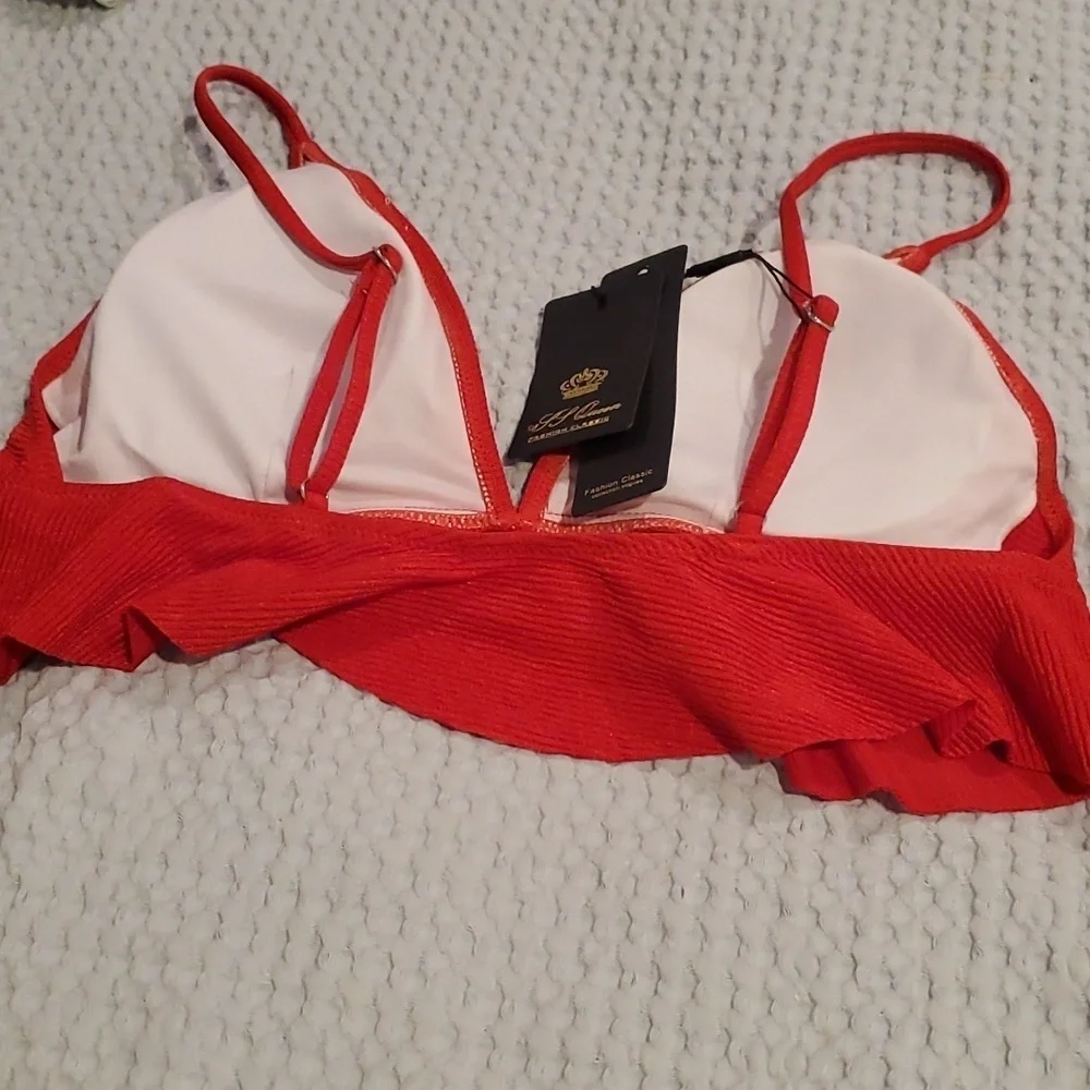 NWT SS Queen Bikini Top Size L (48)